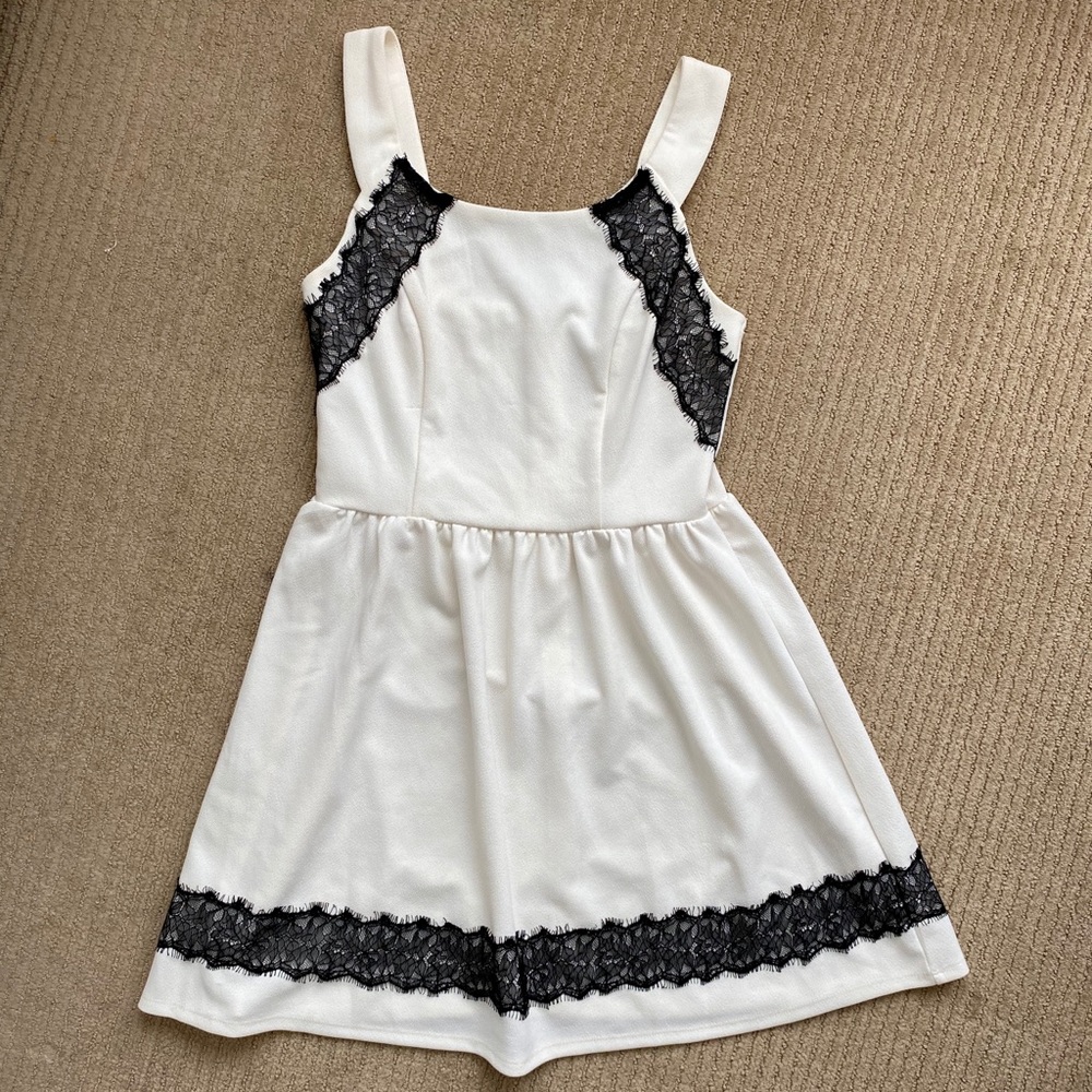 Boutique Dress - White & Black Lace (Size 5)